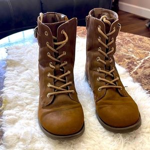 Girls The Children Place Boots. Size 4. Great Condition.